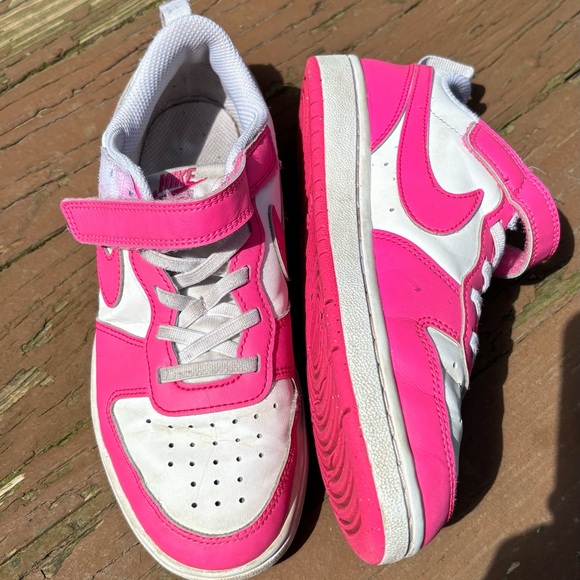 Nike Kids Sneakers in Pink and White - Picture 1 of 3